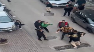 Bursada kadınlar birbirine girdi, mahalleli zor ayırdı