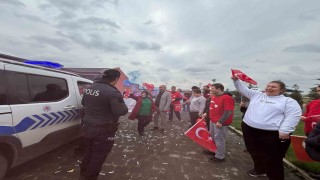 Bursada polis ekiplerine meşaleli sürpriz