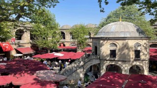 Bursanın tarihi çarşıları ve Hanlar Bölgesinde hafta sonu yoğunluğu