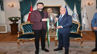 Bursaspor Başkanı Enes Çelikten Başkan Mustafa Bozbeye teşekkür ziyareti