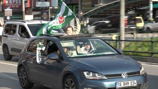 Bursasporlu taraftarlar şampiyonluk coşkusuyla sokaklara akın etti