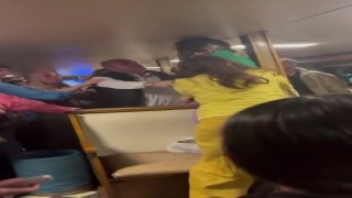 Büyükada vapurunda kadın yolcuların kavgası kamerada