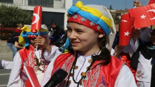 Büyükçekmecede 23 Nisan coşkusu sokaklara taştı