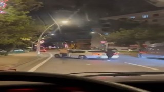 Büyükçekmecede yol kesip aracı yumruklayan sürücü kamerada