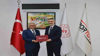 Büyükkılıçtan Avrupa Spor Şehri Kayseriye bir proje daha: Atletizm pisti