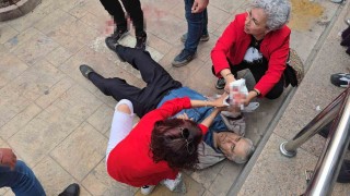 Cadde ortasında husumetlisini bıçakladı