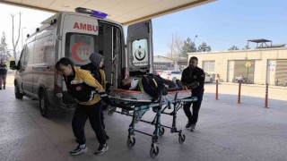 Cam takarken dengesini kaybeden işçi 5 metre yükseklikten düştü