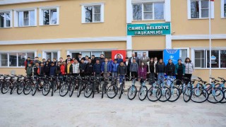 Çamelinde camiye giden çocuklar bisikletle ödüllendirildi