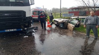 Çanakkalede tır ile otomobil çarpıştı: 1 yaralı