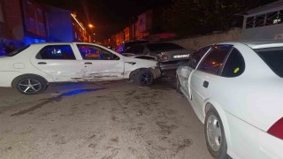 Çarpışmada savrulan araç 4 otomobile daha çarptı: 1 yaralı