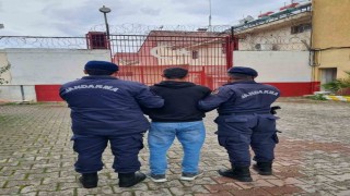 Çeşitli suçlardan aranan şahıslar jandarmadan kaçamadı