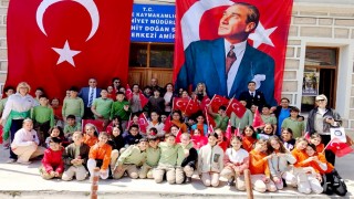 Çeşmede minik kalplerden polislere anlamlı ziyaret