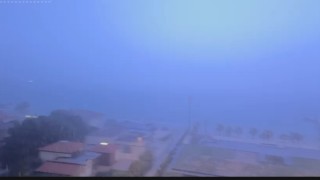 Çeşmede şimşekler geceyi aydınlattı