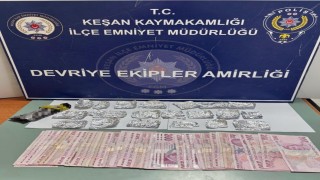 Çikolata paketine sakladığı uyuşturucu ile yakalandı