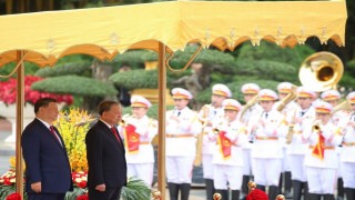 Çin Devlet Başkanı Jinping, Vietnamda resmi törenle karşılandı