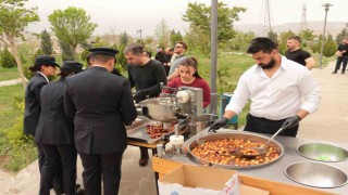 Cizrede Polis Haftası etkinlikleri kapsamında şehitler anıtına karanfil bırakıldı