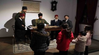 Çocuklar ve aileler arkeoloji müzesinde tarihe yolculuk yaptı