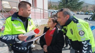 Çocuklardan polis anne ve babalarına sürpriz ziyaret