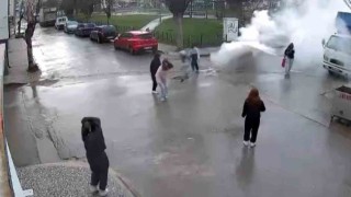 Çocukların camide tehlikeli oyunu