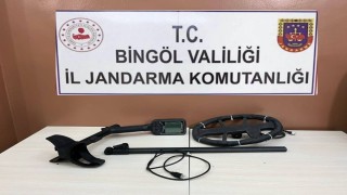 Dedektör ile define ararken yakalandı