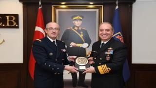 Deniz Kuvvetleri Komutanı Ercüment Tatlıoğlu Fransız mevkidaşı Vaujour ile bir araya geldi