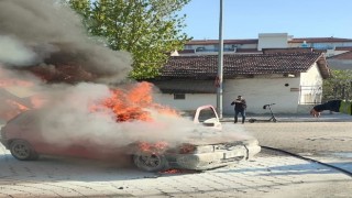 Denizlide bakımdan çıkan otomobil alev topuna döndü