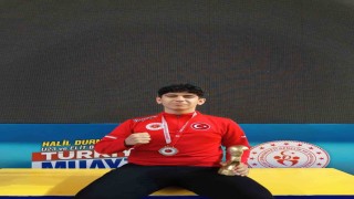Denizlili sporcu Muay Thaide Türkiye şampiyonu oldu