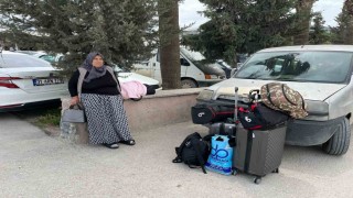 Depremden kaçıp İstanbula sığınan afetzedeler korkuyla memleketlerine dönmeye başladılar