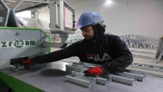 Depremin ardından açtıkları çelik konstrüksiyon fabrikasında 20 kişiye istihdam sağladılar