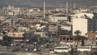 Depremle birlikte kira fiyatlarının tavan yaptığı İskenderunda Suriyelilerin dönüşü ve afet konutlarının teslimi fiyatları düşürmeye başladı