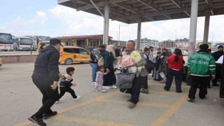 Depremzede vatandaşlar tedirginlik içerisinde İstanbuldan dönüşlerini sürdürüyor