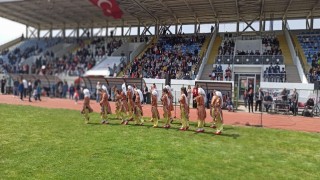 Devrekte 23 Nisan Çocuk Bayramında minik Ayla folklor grubuna eşlik etti