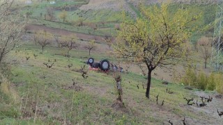 Devrilen traktörün altında kalan sürücü hayatını kaybetti
