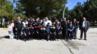 Diyarbakırda çocuklar polis okulunu gezdi