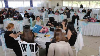 Diyarbakırda hayırseverler destek çıktıkları öğrencilerle bir araya geldi