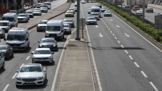 Diyarbakırda kapısı açık otomobille tehlikeli nakliye