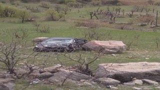 Diyarbakırda lastiği patlayan otomobil devrildi: 1 yaralı