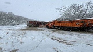 Doğalgaz tüpleri yüklü tır kaydı, yol ulaşıma kapandı