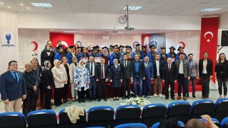 DPÜde Kadın Üniversitesi mezuniyet coşkusu