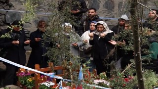 Duruşma sonrası ailesinden Mattia Ahmet Minguzzinin tahrip edilen mezarına ziyaret