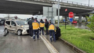 Düzcede iki otomobil çarpıştı: 2 yaralı