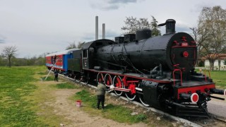 Edirne Karaağaç Tren Garındaki nostaljik tren boyatıldı