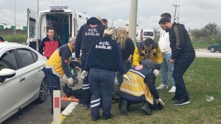 Edirnede iki otomobil çarpıştı: 2 yaralı
