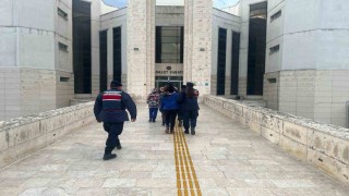 Edremitte kablo hırsızlığı yapan 3 şüpheli tutuklandı