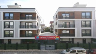 Efeler Belediyesi Gündüz Bakımevinde 3 yaşındaki çocuğun eşyalarının kapıya bırakıldığı iddiası