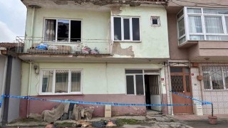 Ekmek almaya giderken ocakta bıraktığı yemek 2 evladından etti