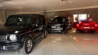 Ekrem İmamoğluna ait oldukları belirlenen lüks otomobiller otoparkta böyle görüntülendi