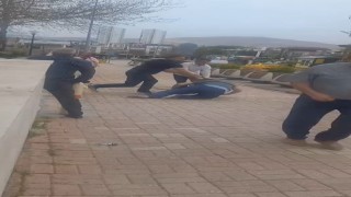 Elazığda adliye önünde gruplar birbirine girdi