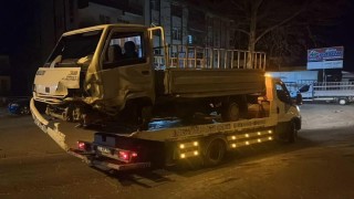 Elazığda otomobil ile kamyonet çarpıştı: 1 yaralı