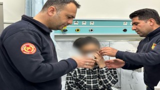 Elbise giyerken gözünü fermuara sıkıştırdı